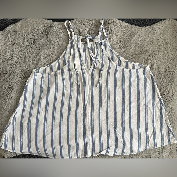 Hollister Halter Top - Picture 2 of 5